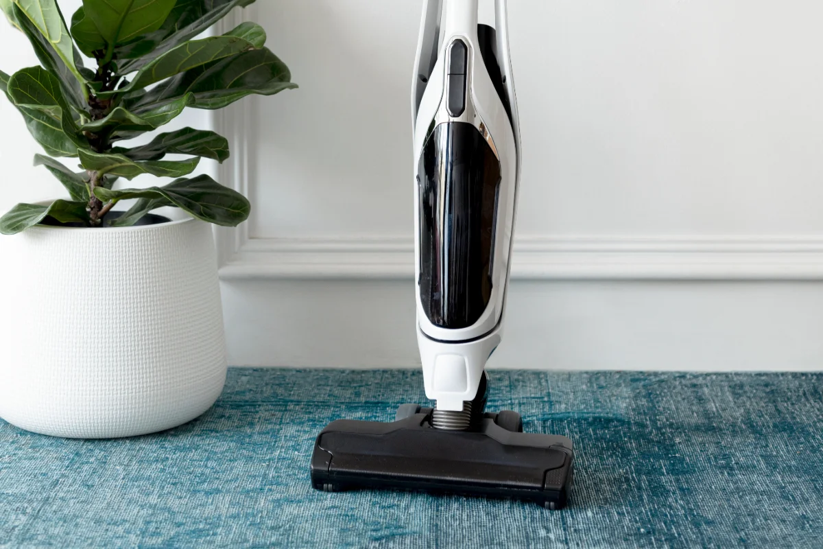 Aspirator vertical: 3 modele care merită toți banii