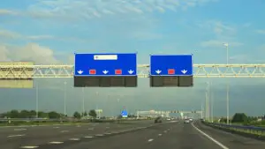 Autostrăzile, aeroporturile și căile ferate intră sub o nouă procedură. Ce pregătește Ministerul Transporturilor