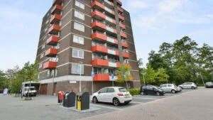 bloc, apartamente, parcare, masini