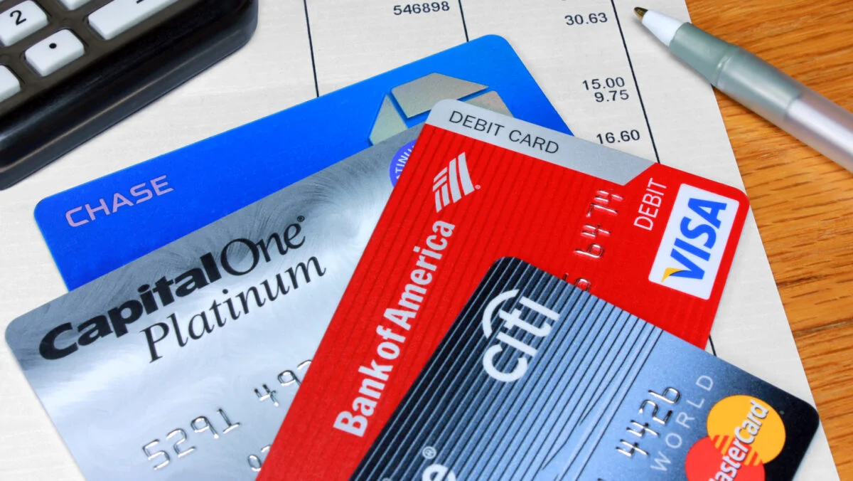 Cardul bancare devine obligatoriu în România! Nazare: Băncile vor fi obligate să le deschidă un cont bancar