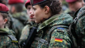 femei soldat