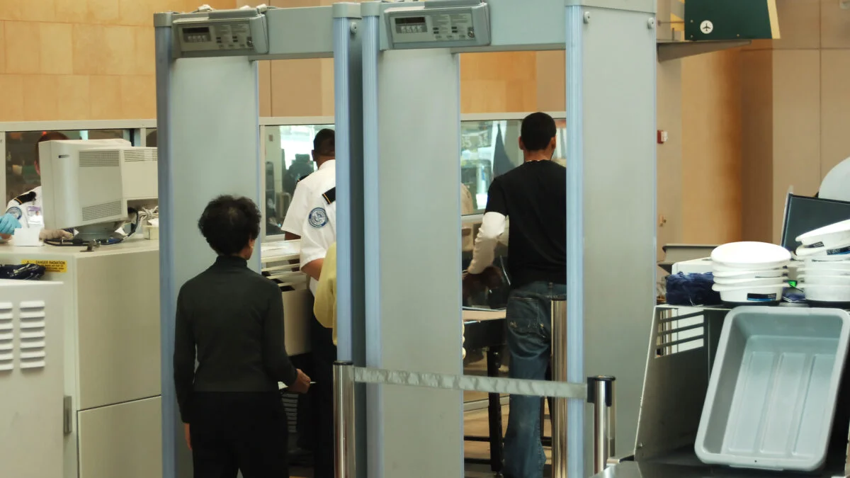 securitate aeroport, bagaj de mana, pasageri