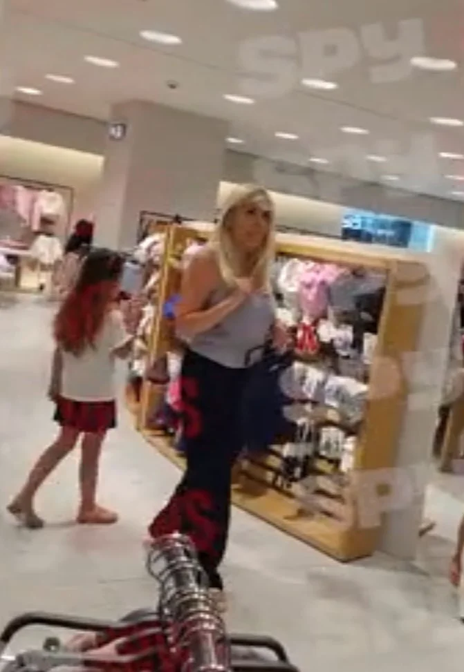 Elena Udrea shopping