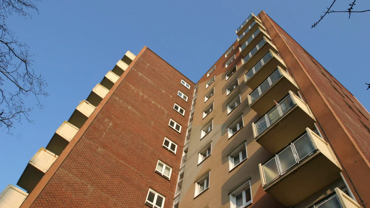 Lege pentru românii care stau la bloc și au balcon. Trebuie să ai acordul asociației de proprietari
