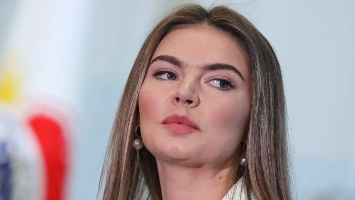 Averea Alinei Kabaeva. Câți bani a strâns presupusa parteneră a lui Putin de la începutul războiului din Ucraina