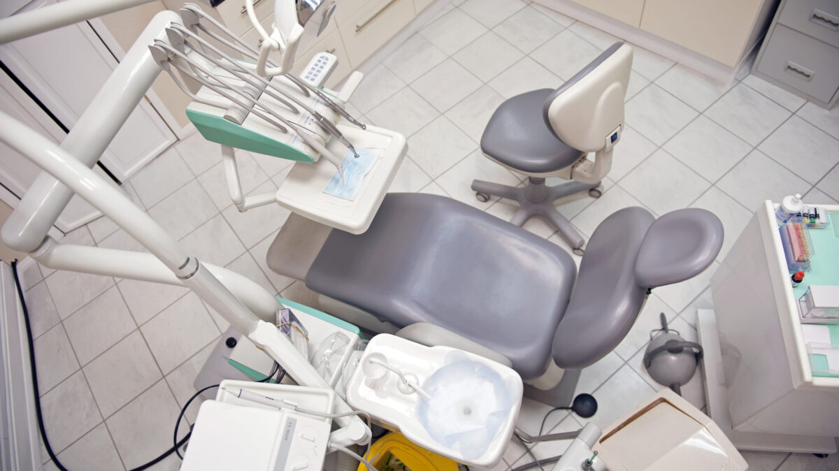 stomatolog, dentist
