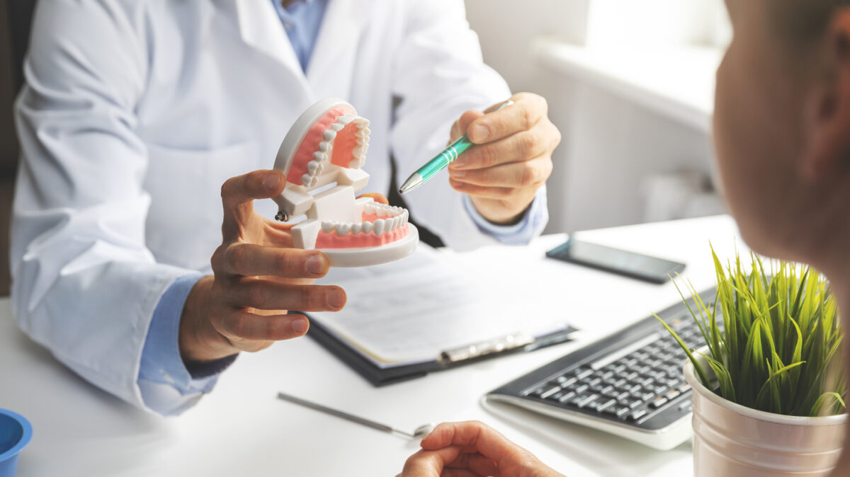 stomatolog, dentist