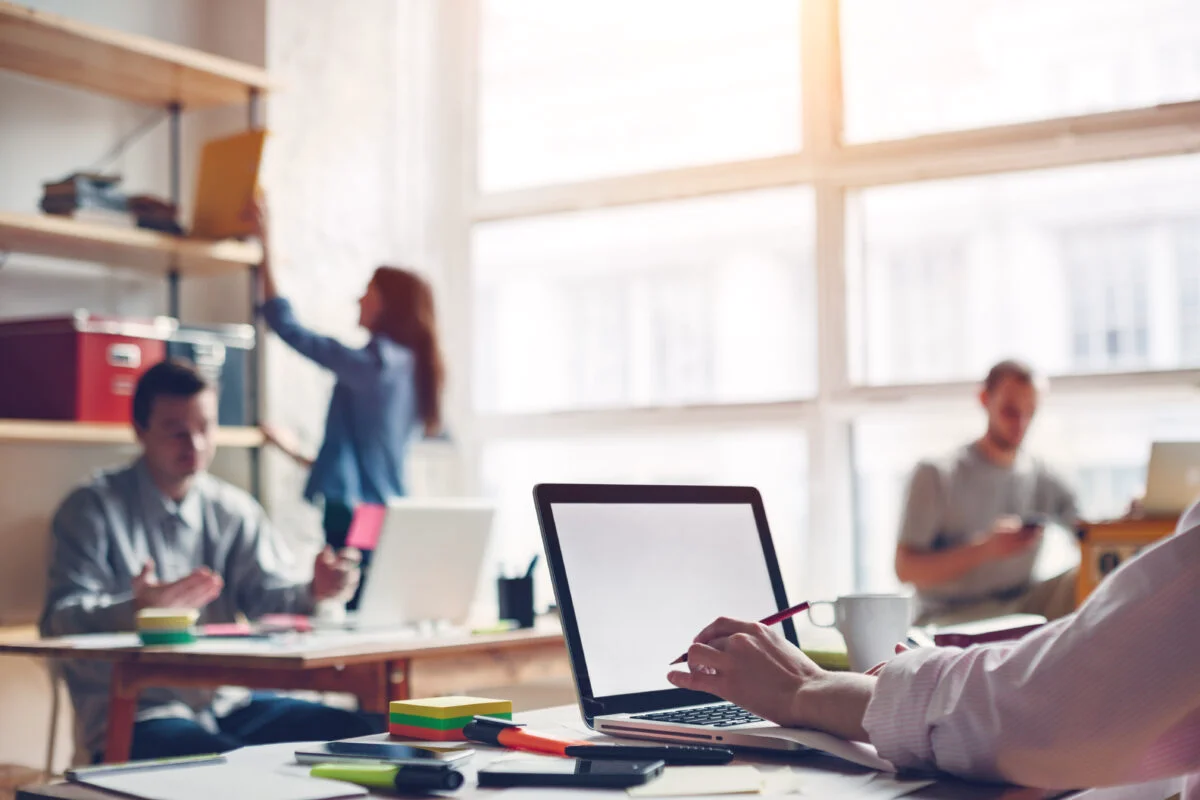Companiile românești aleg birourile flexibile. Coworking-ul devine soluția preferată în contextul fiscal actual
