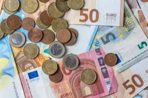 Curs BNR, 24 august 2026. Moneda națională se întărește față de euro, dar pierde în fața dolarului