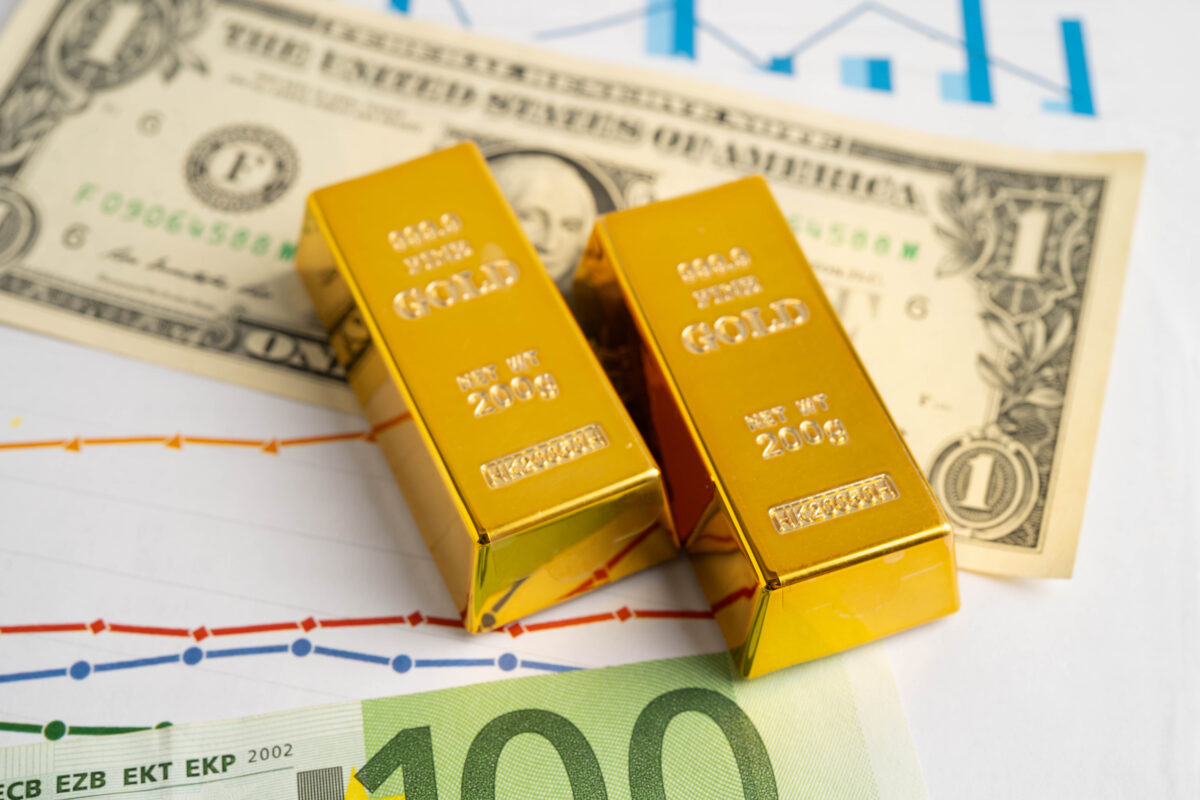 Aurul câștigă teren în fața valutelor. Puterea sa de cumpărare a crescut semnificativ în ultimii ani