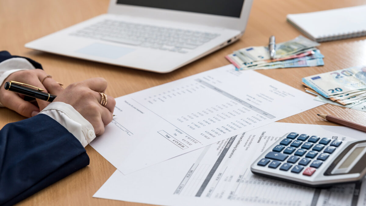 ANAF are bani de recuperat. Românii trebuie să plătească. FACIAS: S-ar acoperi deficitul bugetar, fără alte taxe