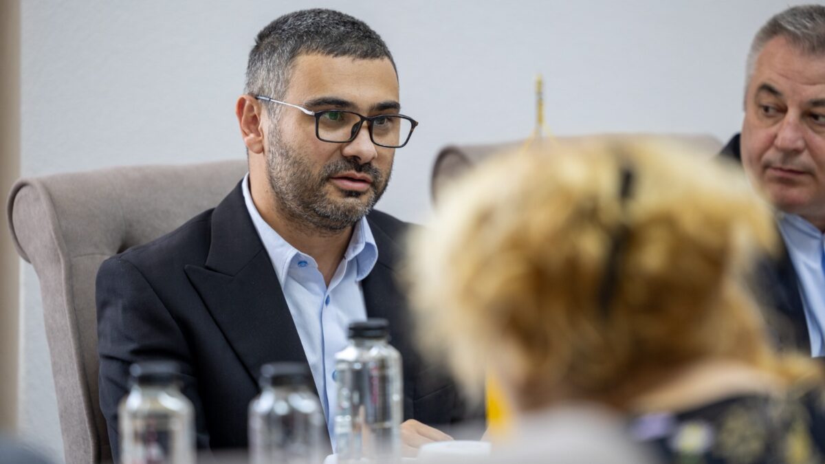 Ajutor pentru plata facturilor. Au ajuns primele tichete de energie. Florin Manole anunță câți români primesc