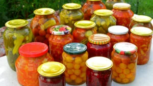 Ghid de toamnă pentru gospodari – prețurile la murături, dulceață. Cât te costă să îți faci proviziile acasă versus să le cumperi gata făcute