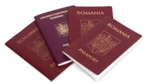 Guvernul Bolojan a aprobat regulile de acces la dosarul de pașapoarte. Românii pot accesa și copia propriul dosar de pașapoarte