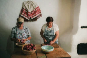Punctul Gastronomic Local „La Părău”, Hărțăgani (sursă foto: Amintiri Gustoase)