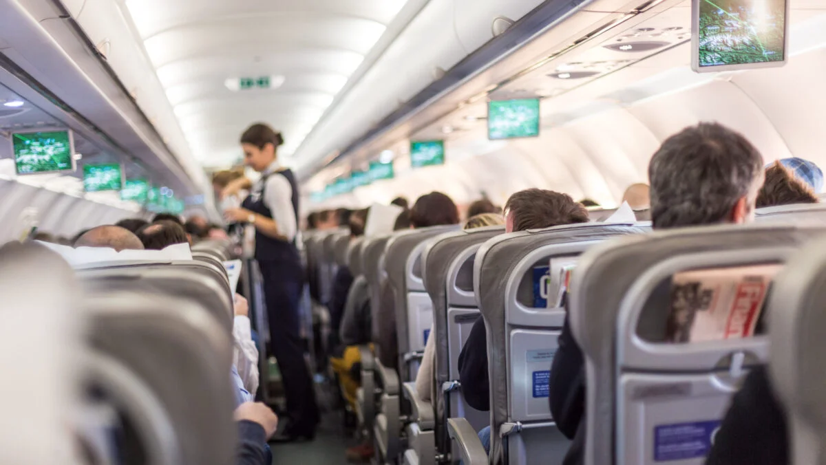 Pasagerii care por plăti pentru loc liber lângă ei în avion. Au fost lansate licitații pentru locurile neocupate