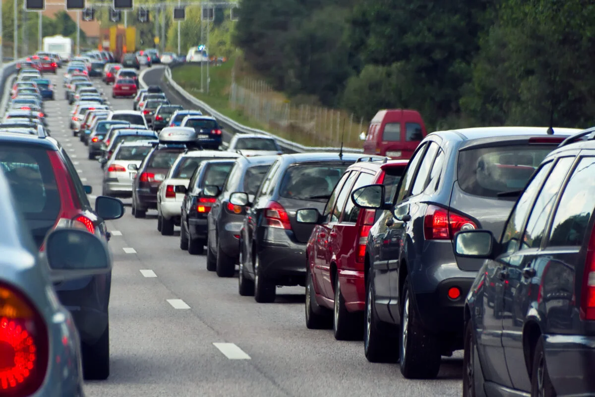 Mașinile vechi au interzis în marile orașe. Nu se permite accesul! Reguli noi și pentru mașinile mai vechi de 15 ani