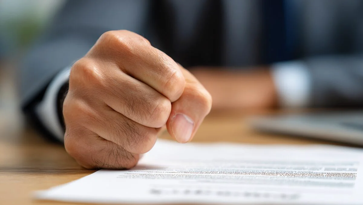 Mulți români sunt blocați în Biroul de Credit fără să știe. Adrian Cuculis spune ce trebuie făcut pentru a fi șters din registru