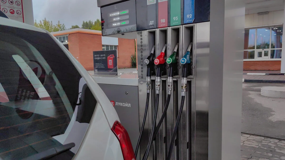 Prețuri carburanți marți, 16 septembrie. Cât plătesc șoferii români pentru un plin