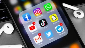 Rusia blochează internetul mobil în mai multe regiuni ale țării! WhatsApp, YouTube și Telegram NU mai funcționează