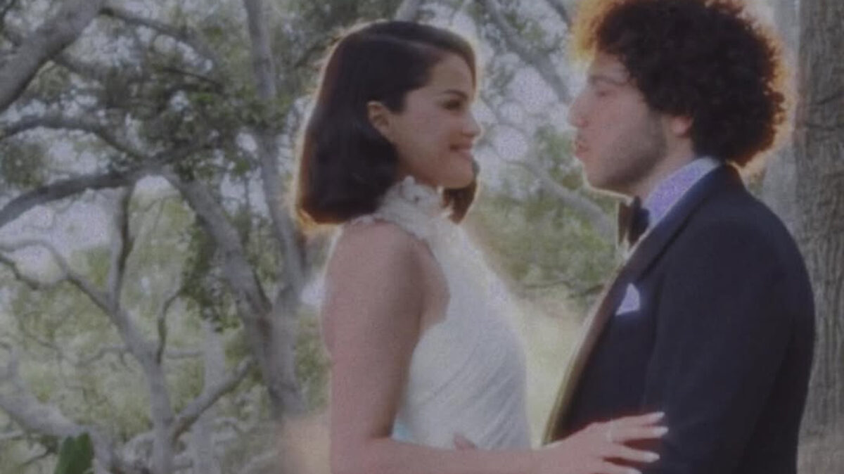 Selena Gomez și Benny Blanco s-au căsătorit la Santa Barbara. Primele imagini de la nunta anului