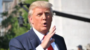 Trump stabilește noi tarife. Importurile de medicamente și camioane afectate