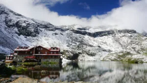 Vacanță la munte ca vedetele Cât costă un sejur la cabanele vedetelor din România