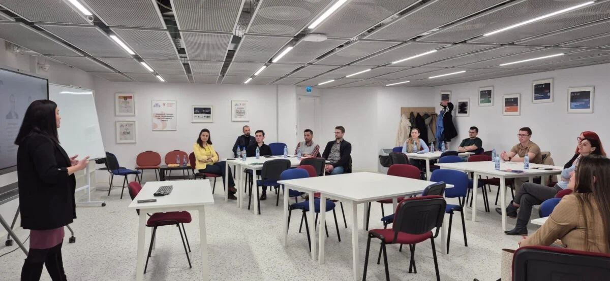Sub 1% dintre tinerii români urmează programe de studii postuniversitare