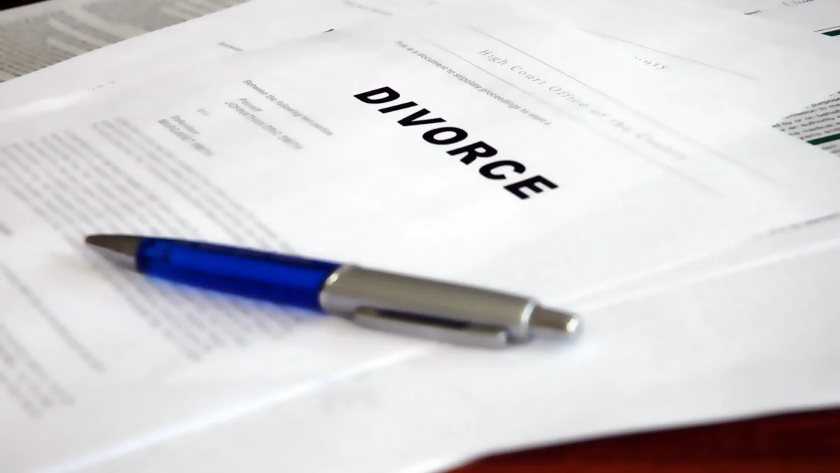 Acte divorț 2025. De ce documente ai nevoie pentru a încheia o căsătorie în România, la notar sau la tribunal