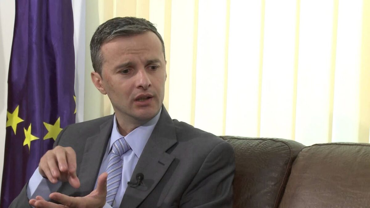 Colapsul puterii de cumpărare. Planul lui Cristian Socol de „supraviețuire prin criză” pentru 8,6 milioane de români