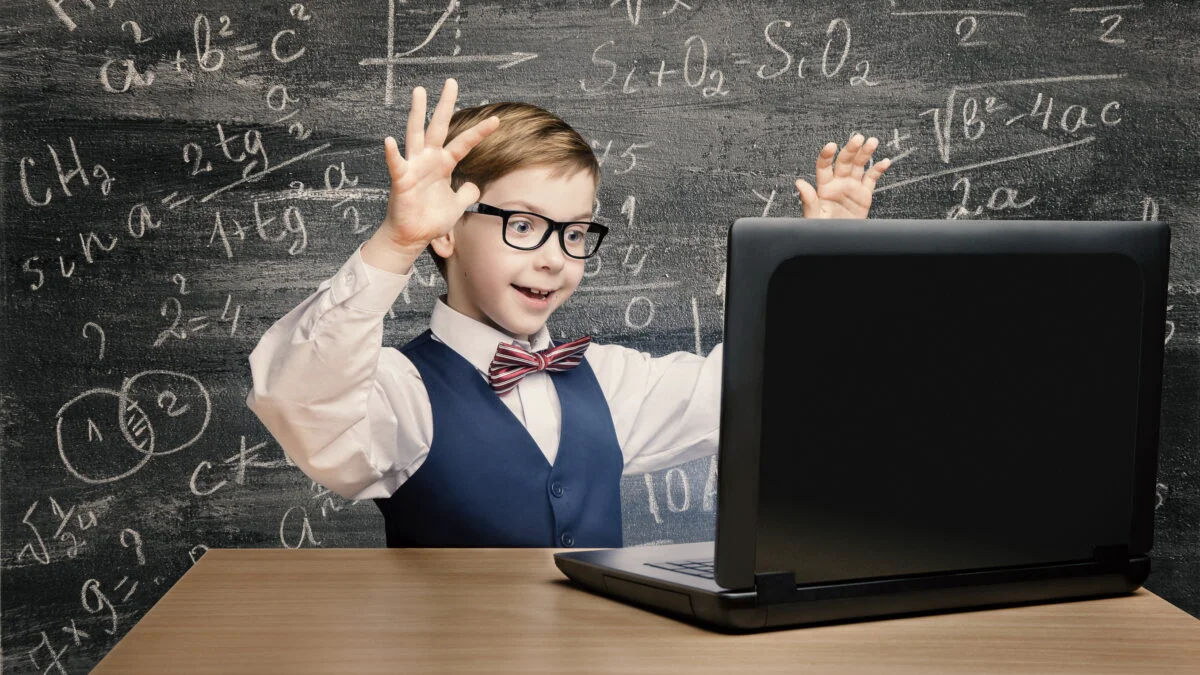 Temele făcute cu inteligența artificială. Sfatul ministrului Educației pentru profesorii care primesc referate de la ChatGPT