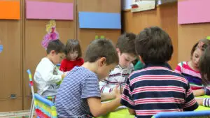 Regula pe care părinții trebuie să o știe înainte de 7 septembrie. Ce prevede proiectul ajuns în Parlament