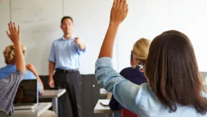 Școlile din România dau startul unui program special pentru Bacalaureat patru zile la școală și vinerea online