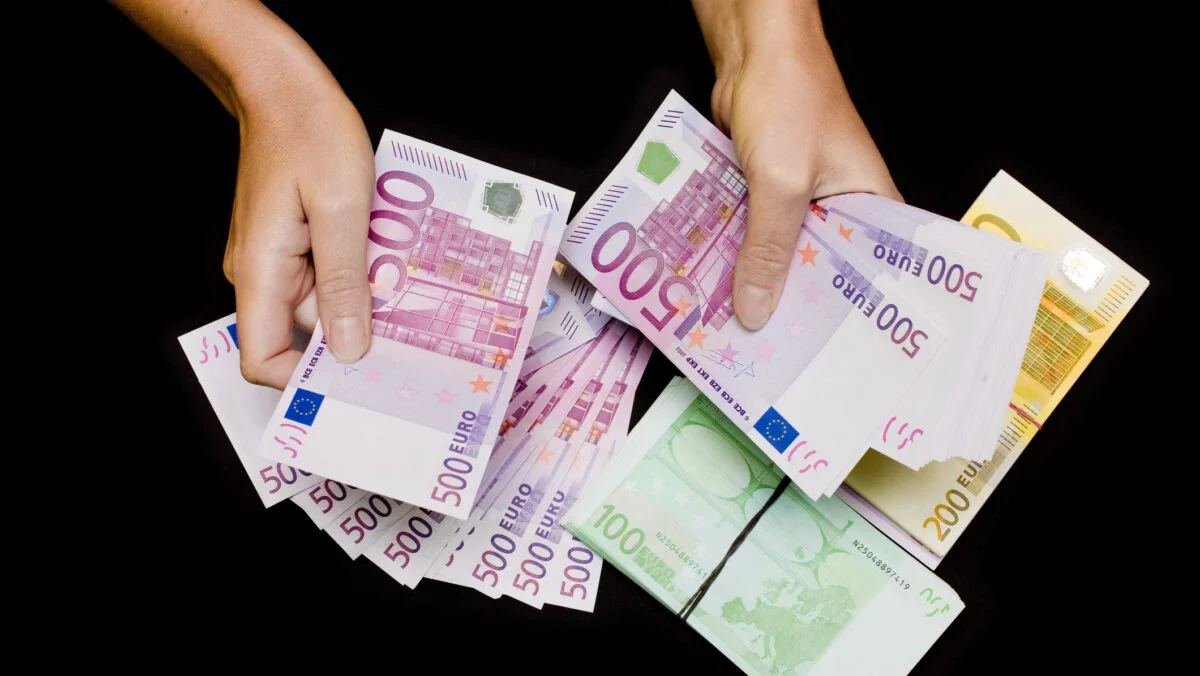 De ce ar trebui să avem economiile în euro? Avantajele monedei euro