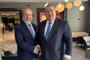 Președintele Camerei de Comerț și Industrie a României (CCIR), Mihai Daraban, și Gennadiy Chyzhykov, președintele Camerei de Comerț și Industrie a Ucrainei (UCCI)