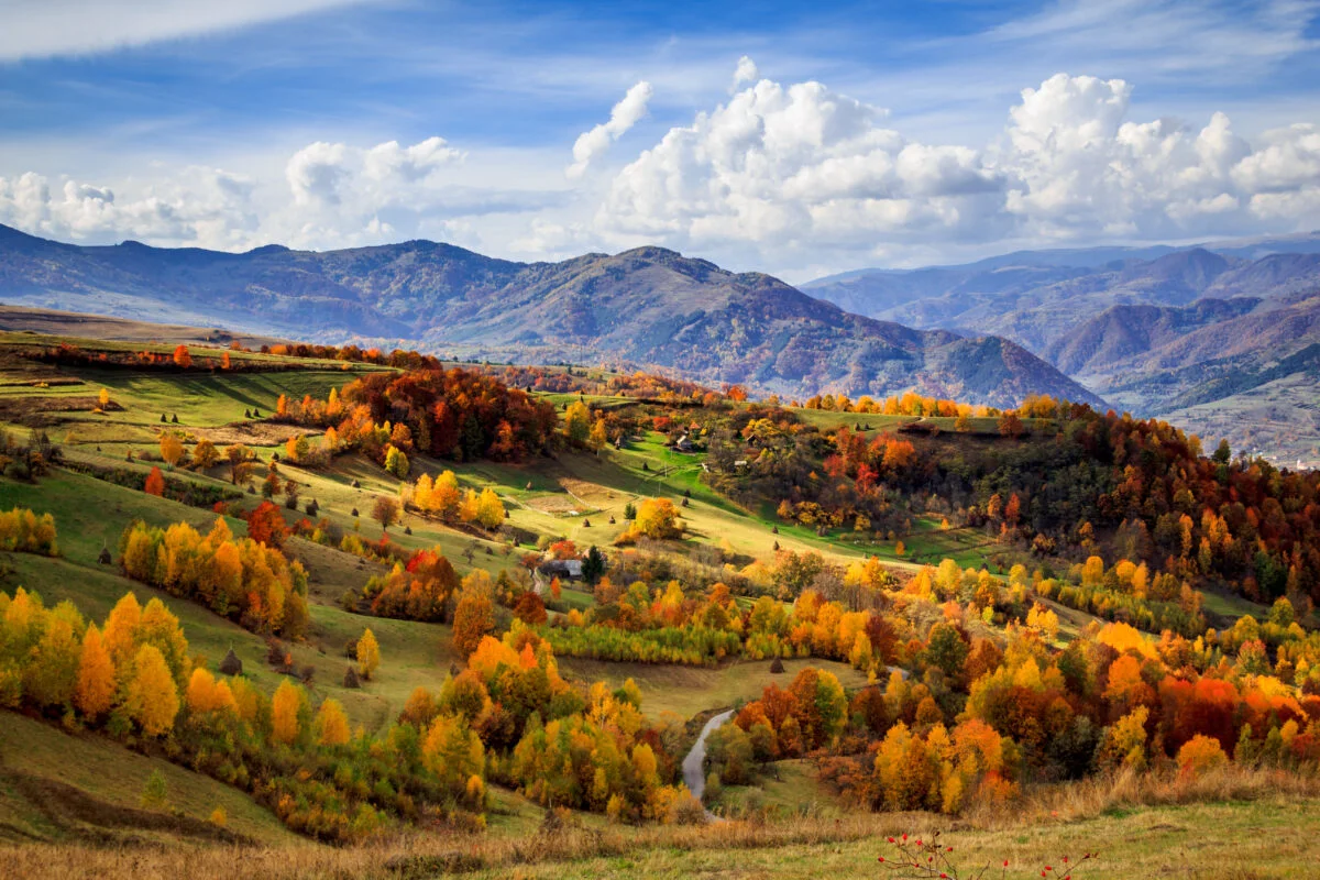 Locurile de vis pe care nu trebuie să le ratați toamna asta în România. Veți avea parte de peisaje de poveste