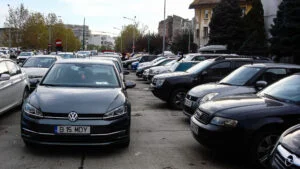 mașini, șoferi, parcare, parcare București. Primăria București și Poliția Rutieră gestionează traficul pentru siguranța elevilor înainte de școală