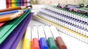 Cheltuieli record pentru școală majoritatea părinților au depășit 500 de lei pe rechizite