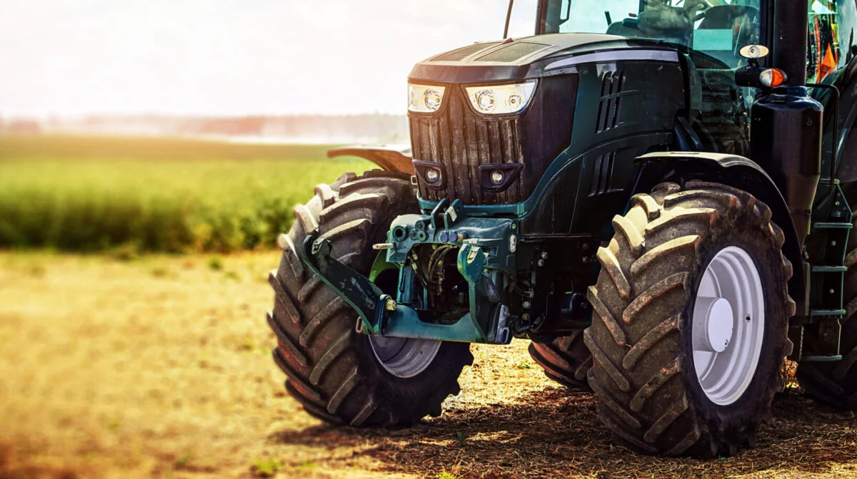 terenuri agricole, teren extravilan, agricultura, tractor