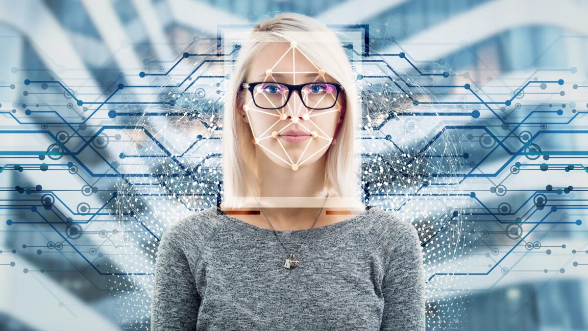 Cărți de identitate digitale pentru toată lumea. Măsura pregătită de Guvern: Mergem mai departe și mai repede