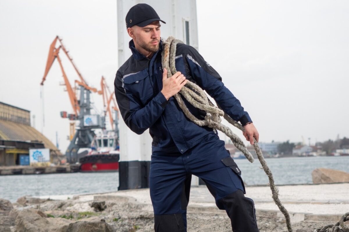 Cum să alegi îmbrăcămintea de lucru potrivită pentru diferite industrii?
