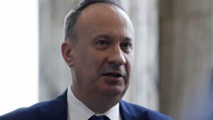 Adrian Câciu. Salariul minim va crește de la 1 ianuarie 2026. Adrian Câciu PNRR se aplică, salariul minim crește, indiferent ce spune Dogioiu