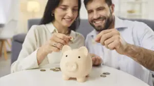 Banii pe care românii trebuie să-i aibă puși deoparte. Regula celor 3 depozite la bancă: Așa e cel mai inteligent