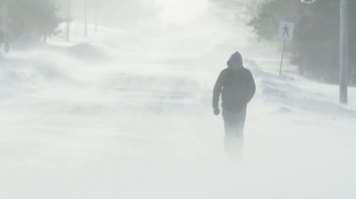 Avertizări meteo. ANM anunță viscol la munte și furtuni în sud. Autoritățile au convocat Comitetul pentru Situații de Urgență