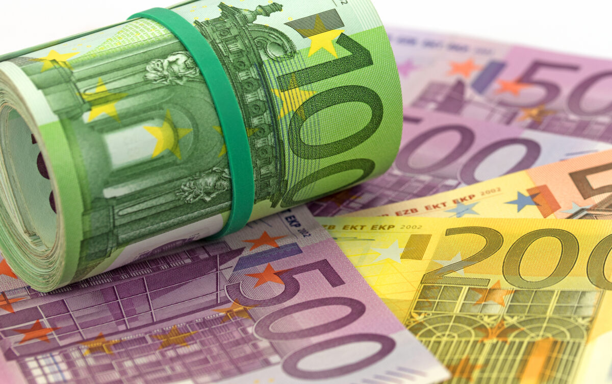 Se schimbă banii. Informație pentru românii care folosesc Euro numerar. Când intră în circulație bancnotele noi