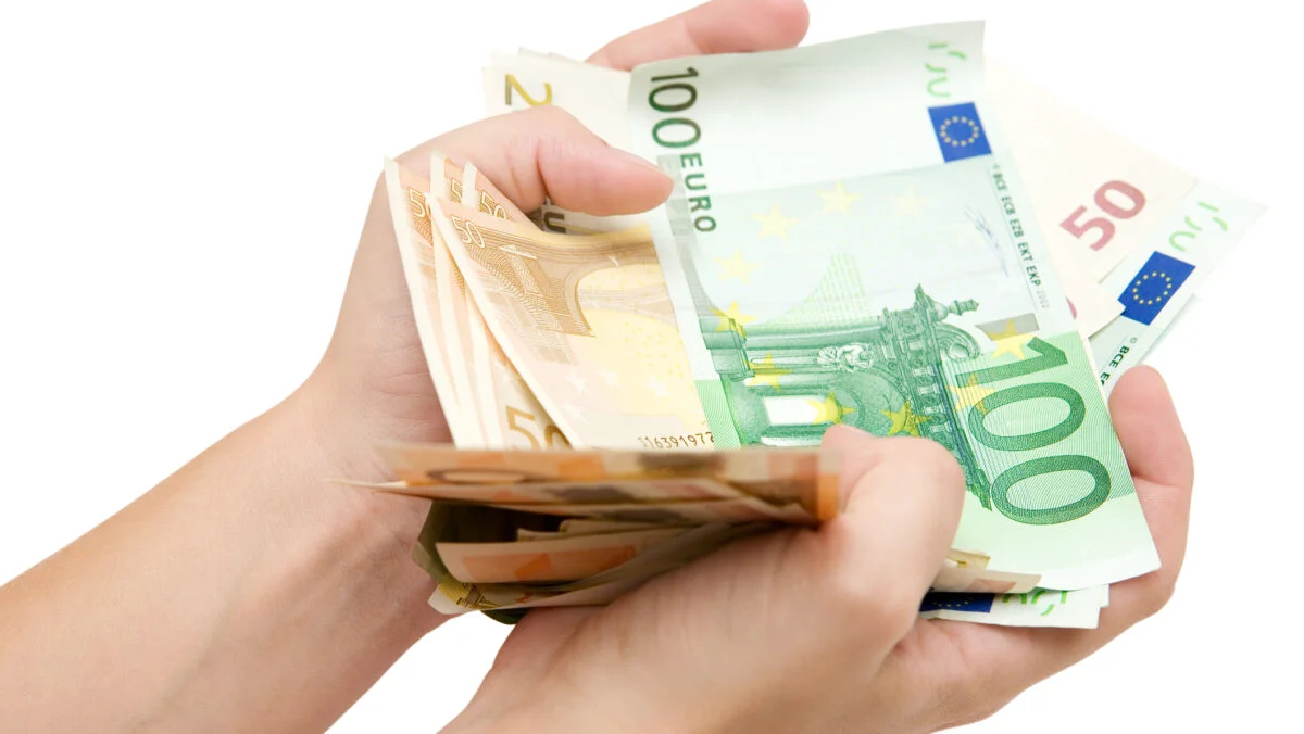 Ce se întâmplă cu banii cash? Țările unde peste jumătate din tranzacții sunt în numerar