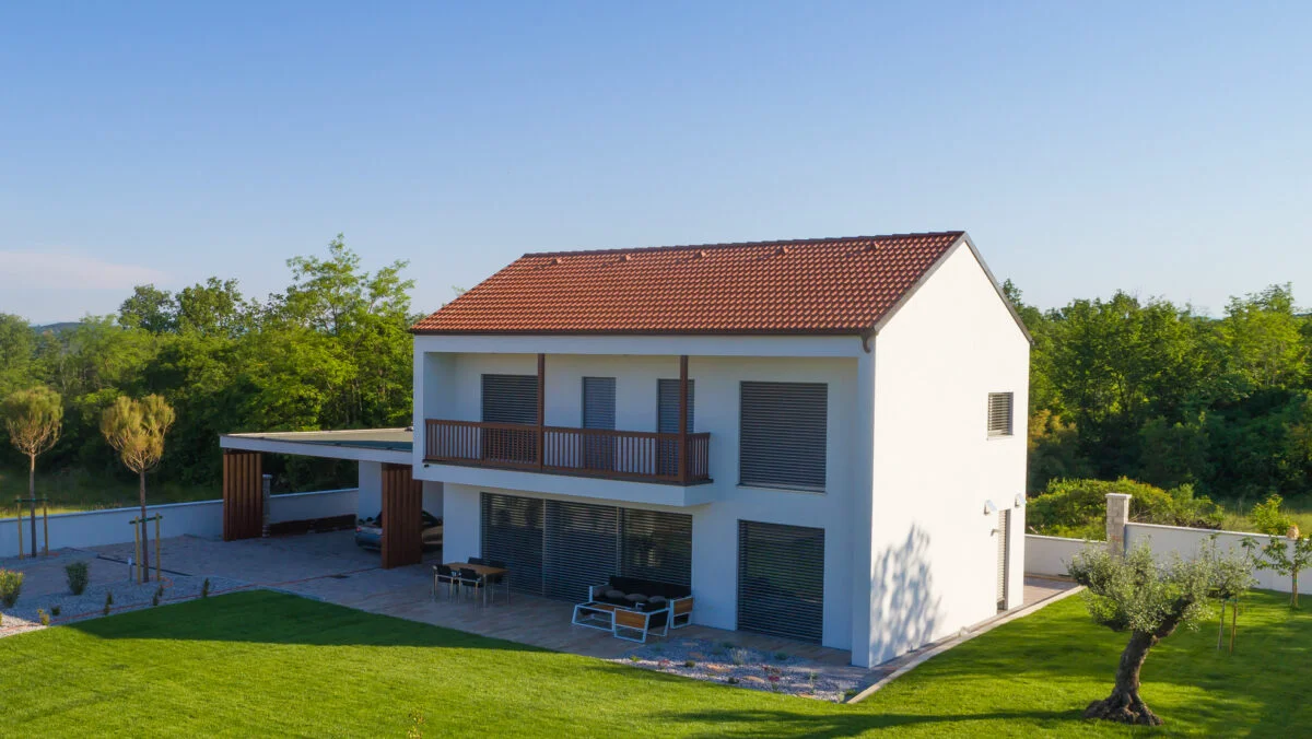 Cât costă o casă verde în 2025: Prețurile reale ale locuințelor pasive din România — între mit și realitate