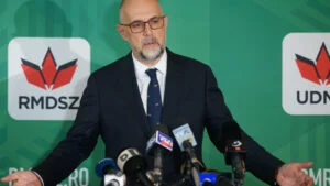 Congresul UDMR. Kelemen Hunor, mesaj pentru Ilie Bolojan Te felicit pentru curajul de a începe reforma statului. Poţi conta pe noi în această bătălie