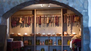 Cum pregătesc gospodinele cămara de toamnă. Produsele nelipsite din proviziile de iarnă