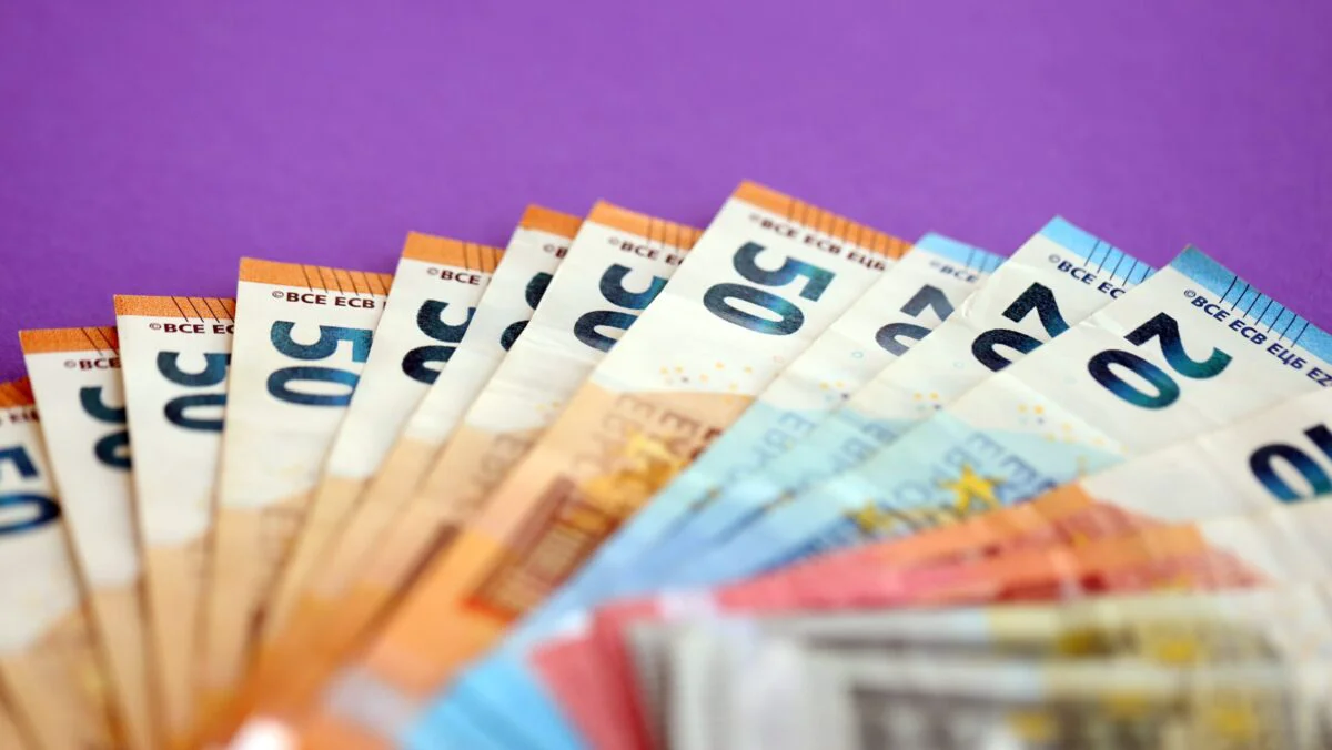 Curs valutar miercuri, 1 octombrie. Euro, dolarul american și francul sunt în creștere. Aurul s-a scumpit